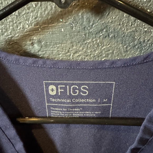 Figs Blue Short Sleeve Technical Collection Scrub Shirt Size Medium - Picture 3 of 4